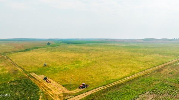 102 4TH AVE SE, HETTINGER, ND 58639 - Image f39530fdffed45cde280e18e26ac57a0/2148221935