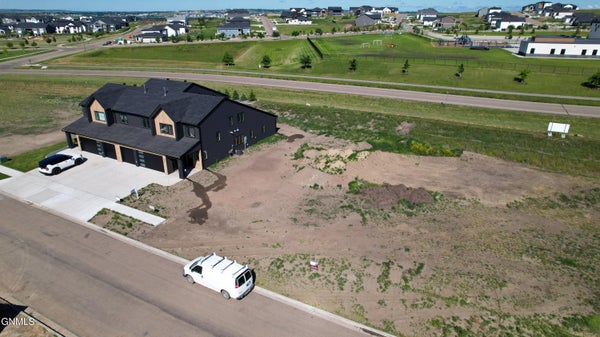4300 KITES LN, BISMARCK, ND 58503 - Image f3e18b2a78d8caa4b0b1df2d9bbfbbcd/1766348121