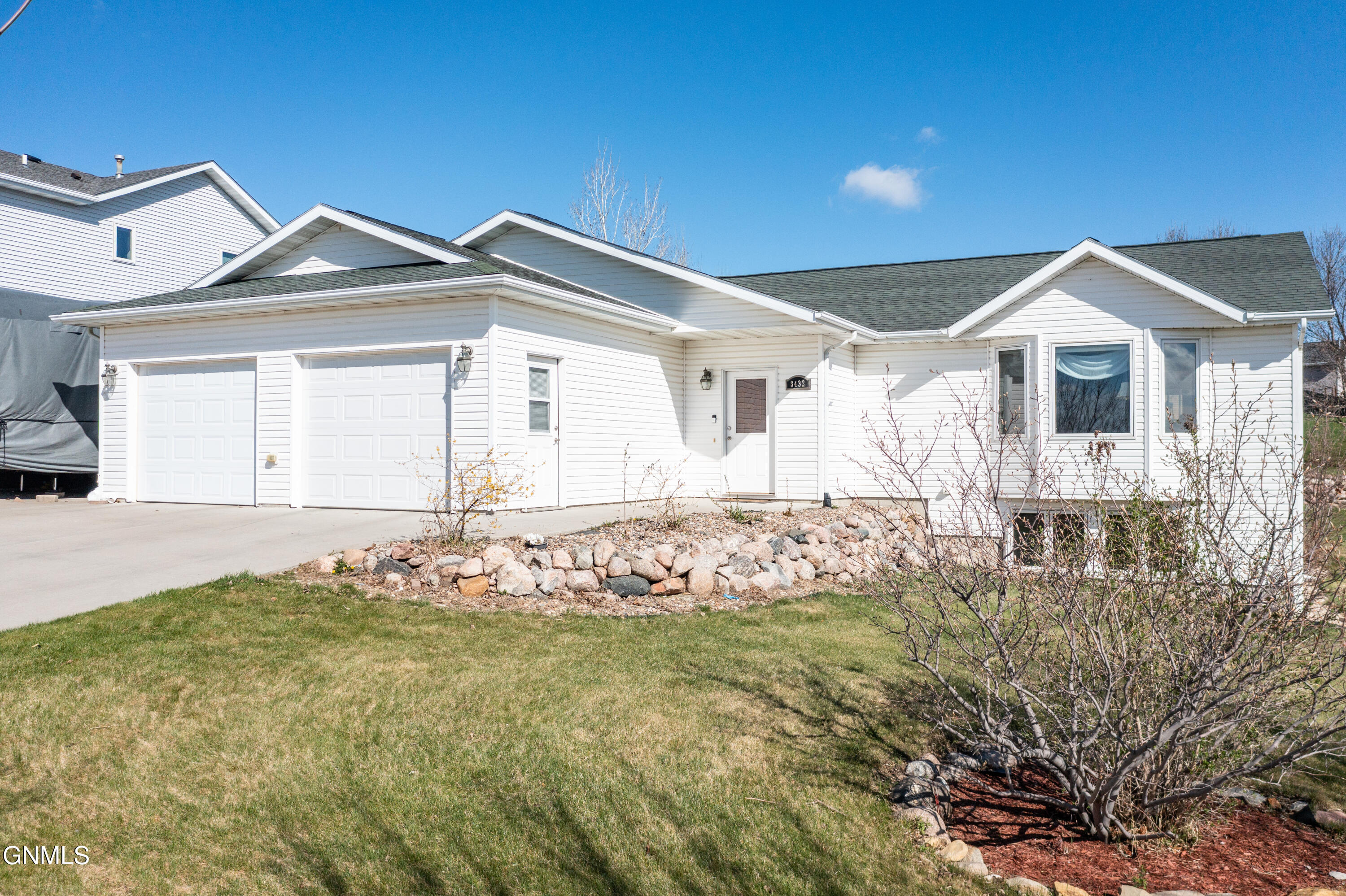 3432 Crocus Cir-8