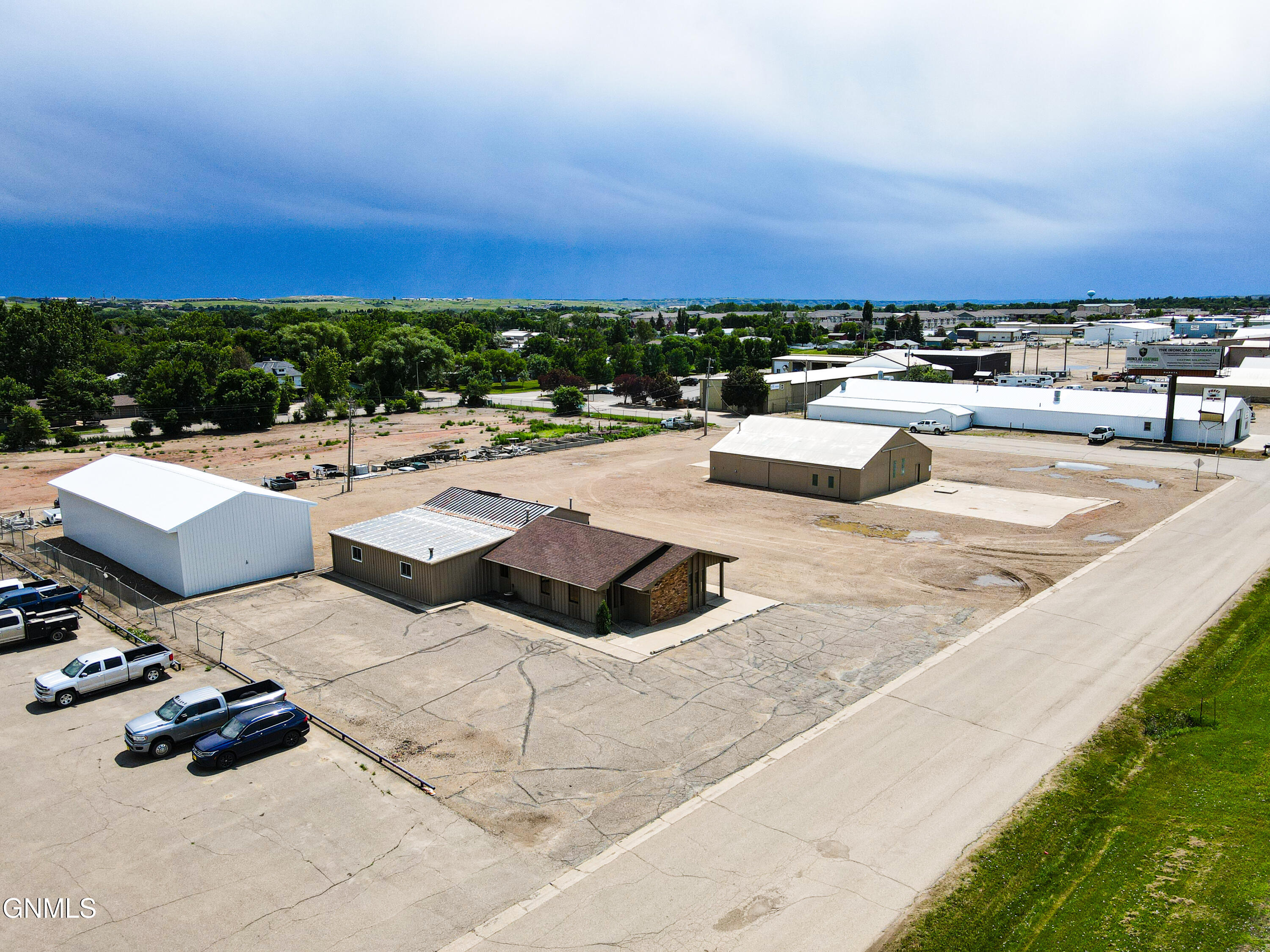 Photo 1 of 25 — 3820 2nd Avenue W, Williston, ND 58801