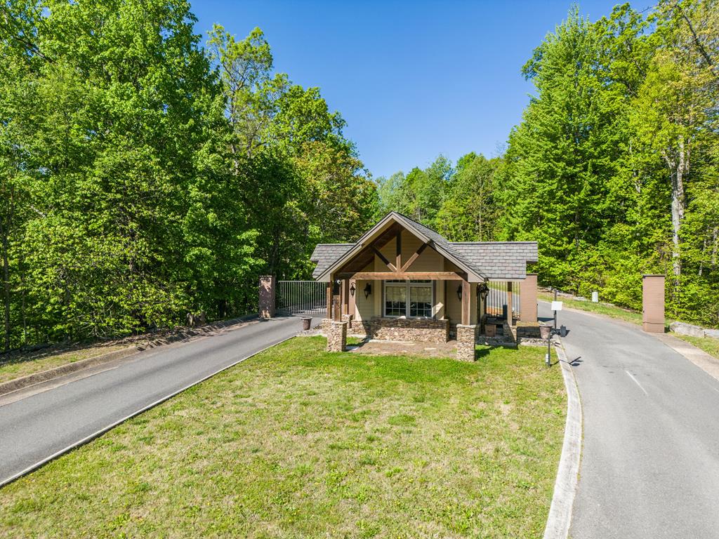 Photo 1 of 10 — 156 Westridge Trl, Monterey, TN 38574