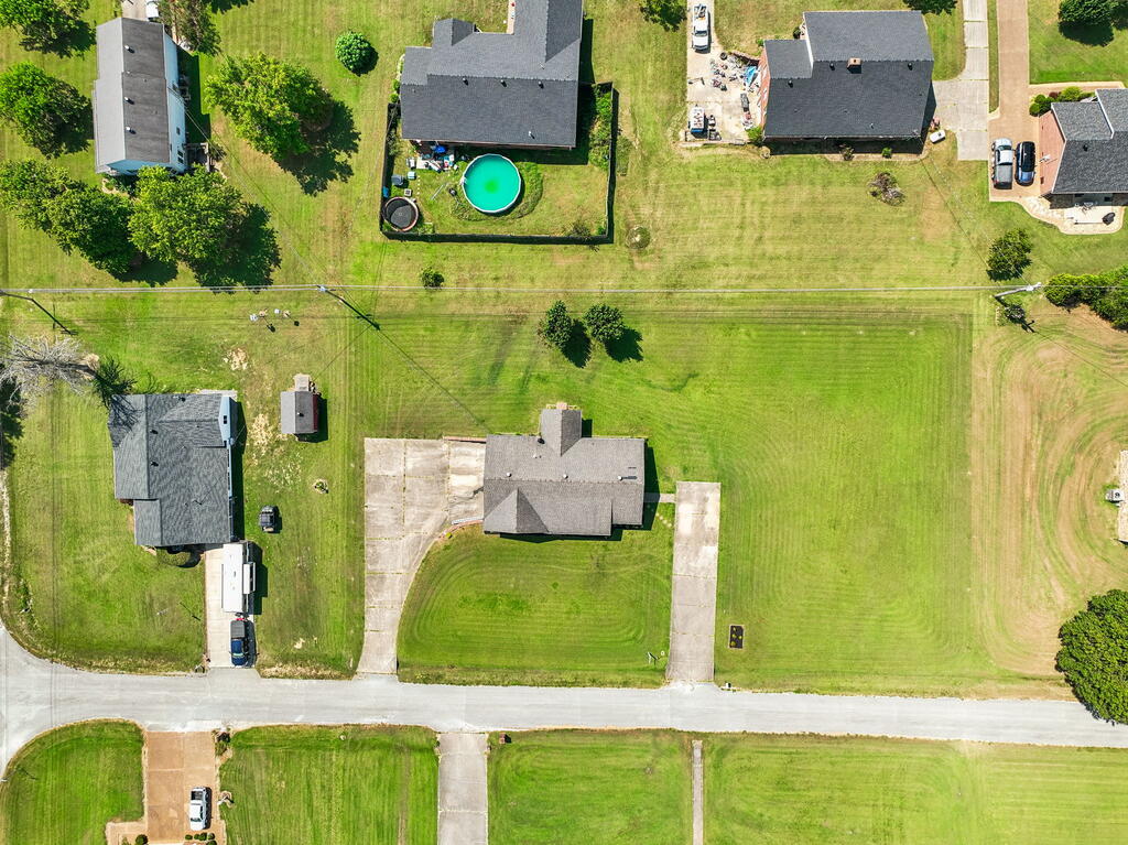 11 Hills Dale Ln W