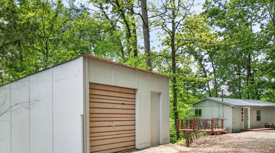 8045 Sarah Thomas Road