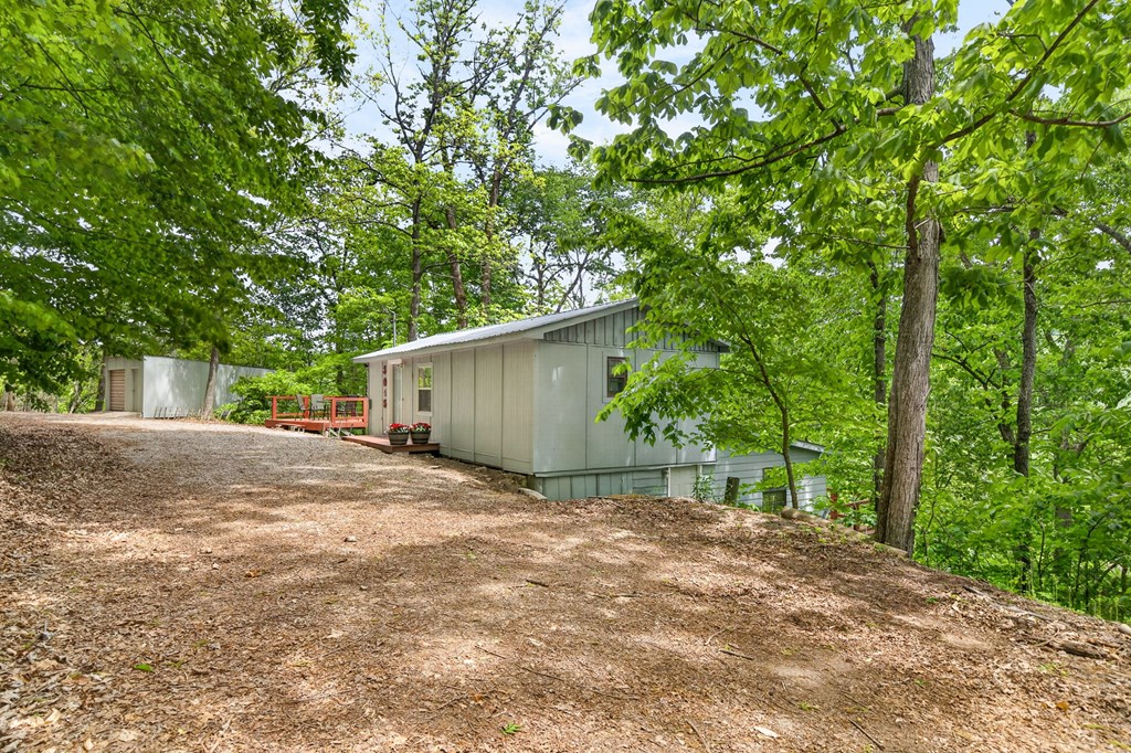 8045 Sarah Thomas Road
