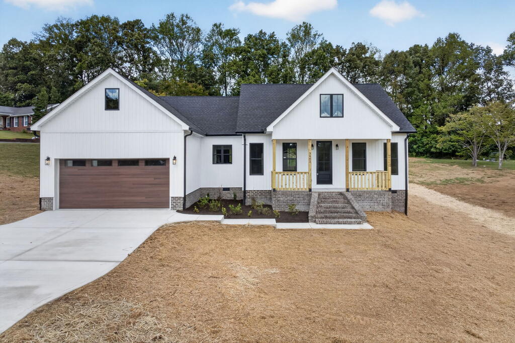 2662 Oakhurst Circle