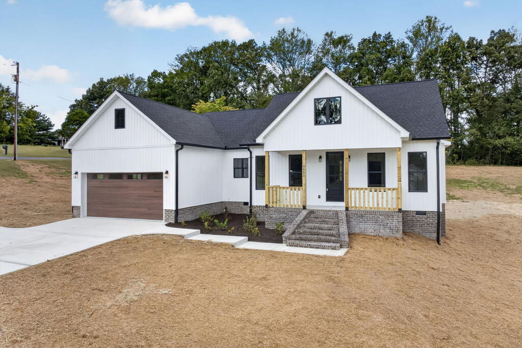 2662 Oakhurst Circle