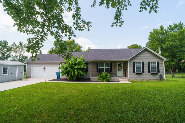 153 CHESTNUT ST, BAXTER, TN 38544 - Image 1c045c0dfd83c02020f3b1762e46dd7b/1382116265