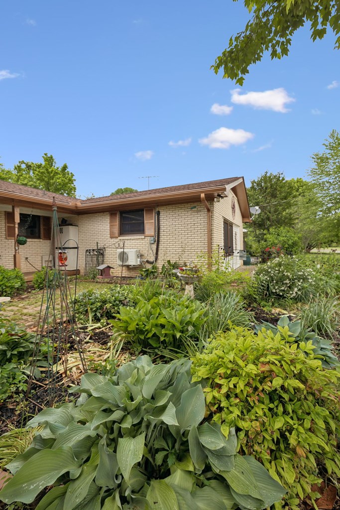 205 Riverside Dr N