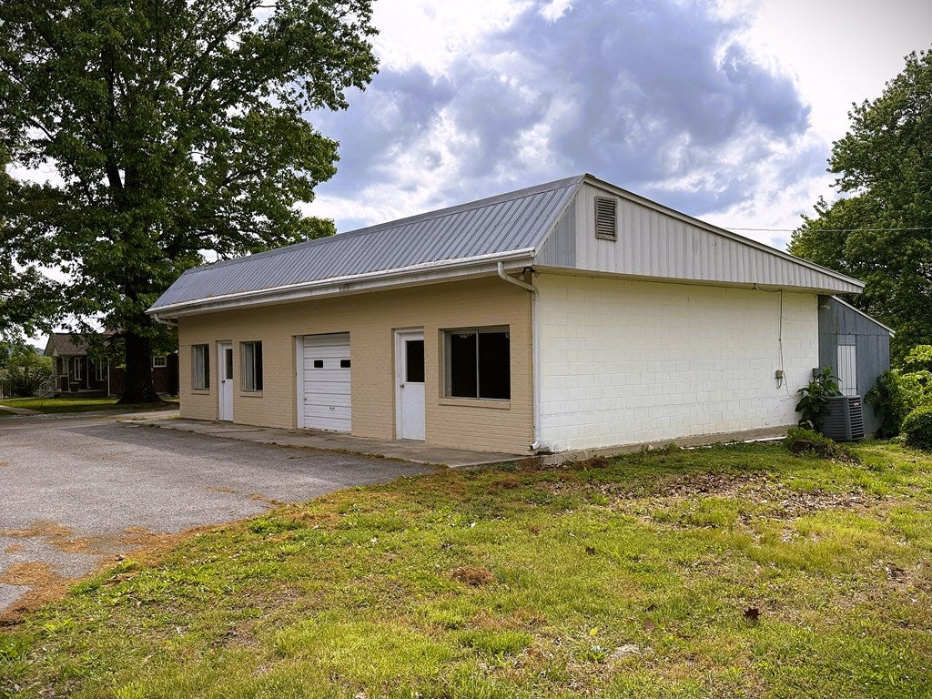 706 Rickman Rd - Photo 2