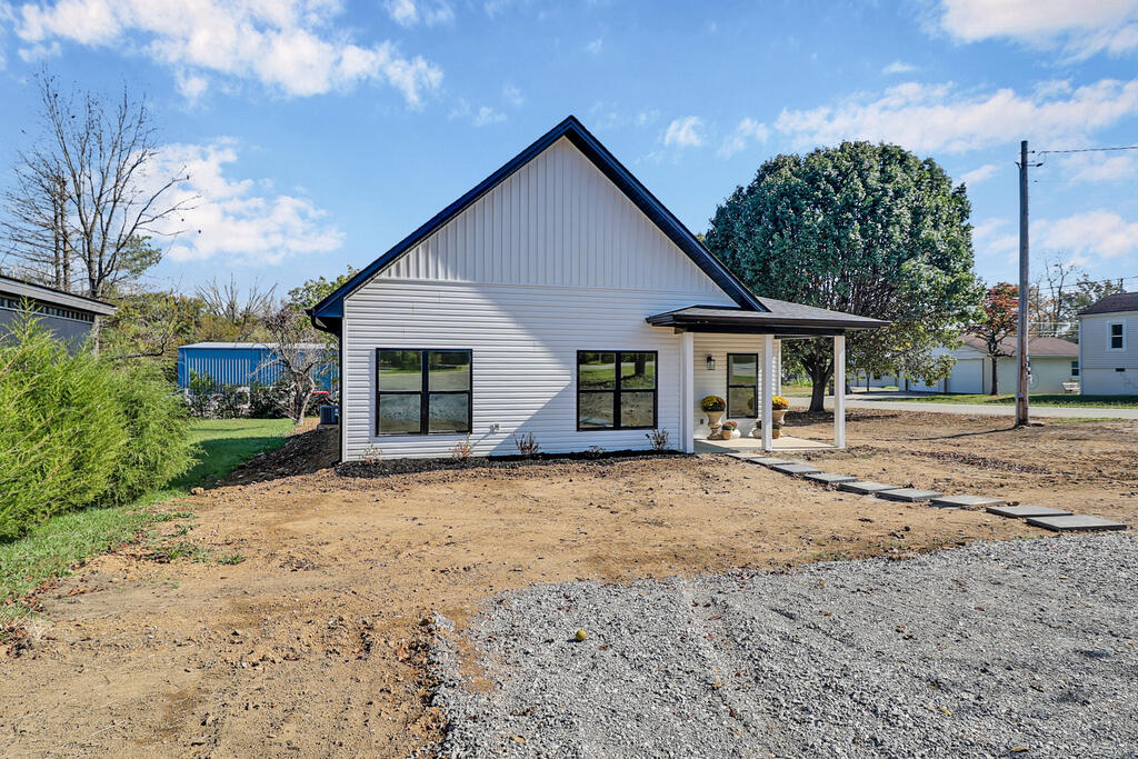 304 W Stewart Ave