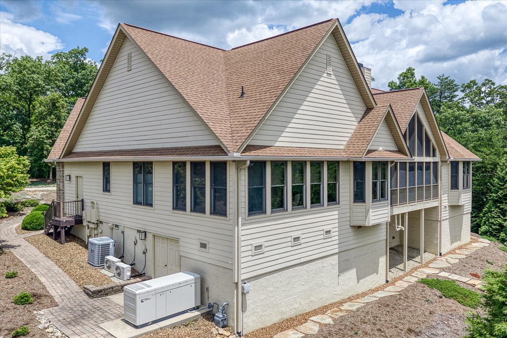 Crossville, Tennessee, 38558, United States, 4 Bedrooms Bedrooms, ,4 BathroomsBathrooms,Residential,Active,2017458
