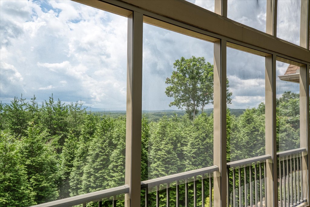 Crossville, Tennessee, 38558, United States, 4 Bedrooms Bedrooms, ,4 BathroomsBathrooms,Residential,Active,2017458