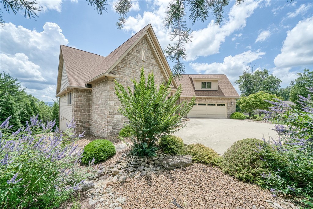 Crossville, Tennessee, 38558, United States, 4 Bedrooms Bedrooms, ,4 BathroomsBathrooms,Residential,Active,2017458