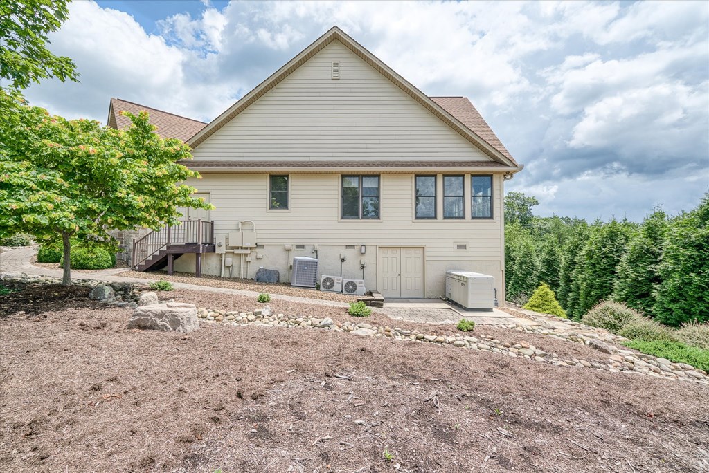 Crossville, Tennessee, 38558, United States, 4 Bedrooms Bedrooms, ,4 BathroomsBathrooms,Residential,Active,2017458