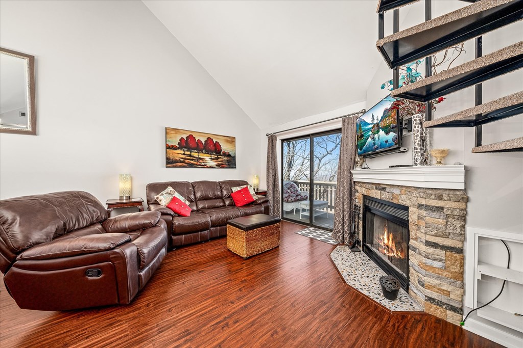 391 Moy Toy Rd    Unit 206