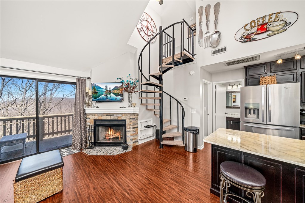 391 Moy Toy Rd    Unit 206