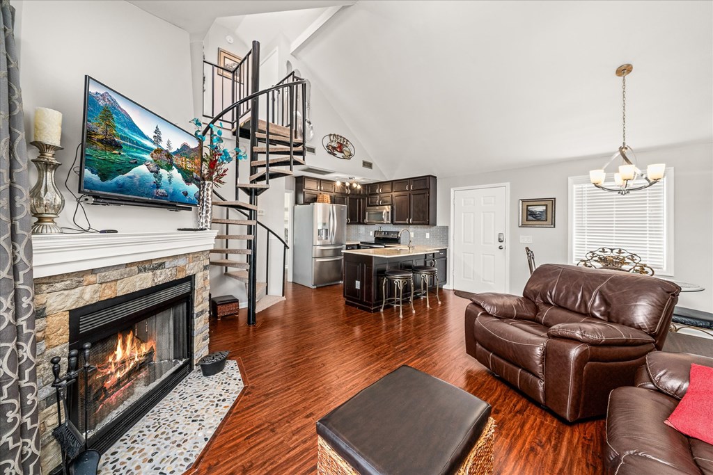 391 Moy Toy Rd    Unit 206