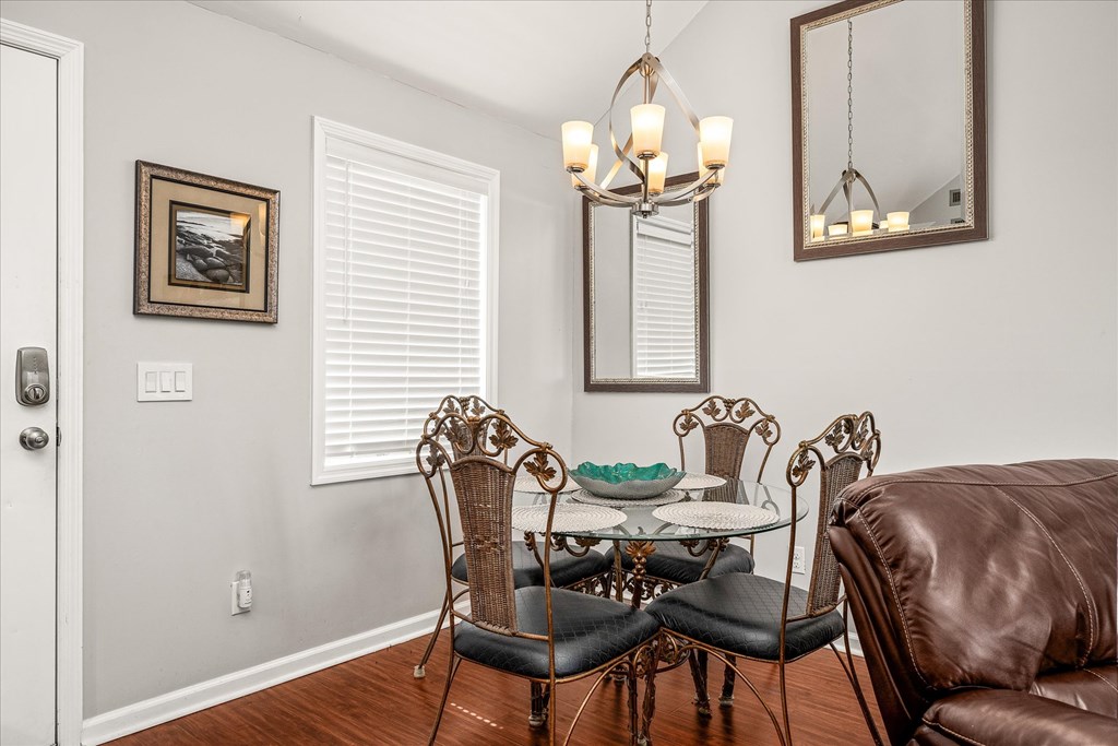 391 Moy Toy Rd    Unit 206