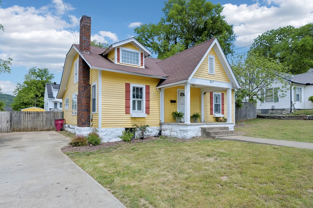 217 College Avenue E