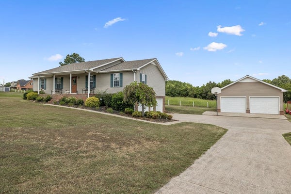 221 MAIN ST E, HICKMAN, TN 38567 - Image 6308e379d406eebcff83c8a60796bfa3/901352087
