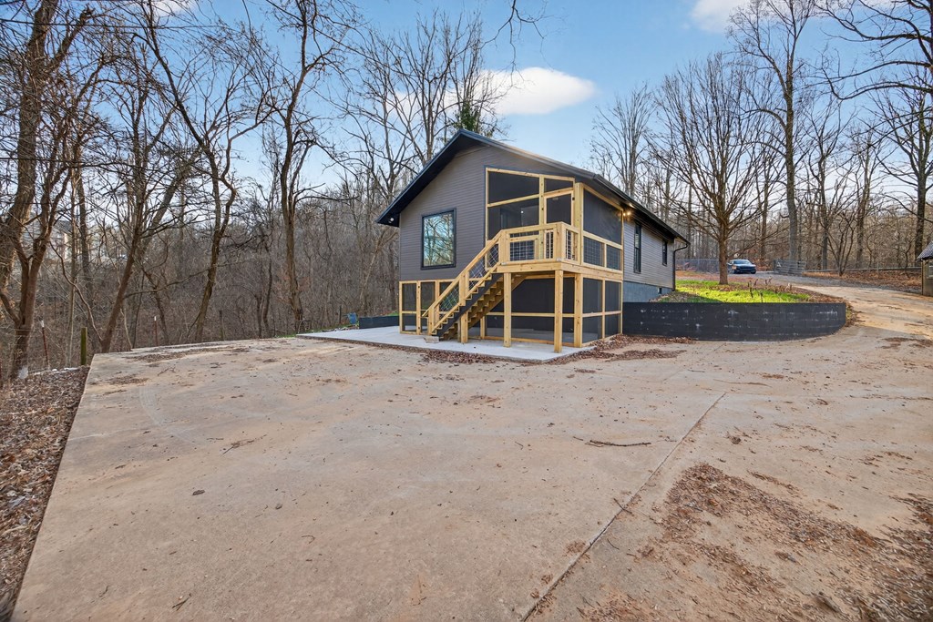 804 Standing Stone Park Highway