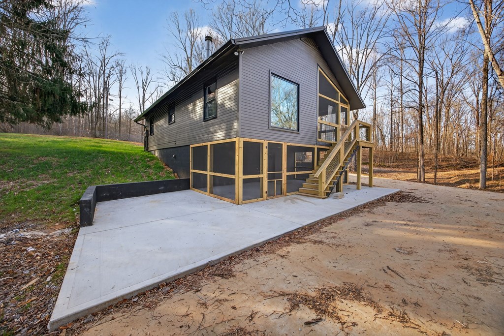 804 Standing Stone Park Highway