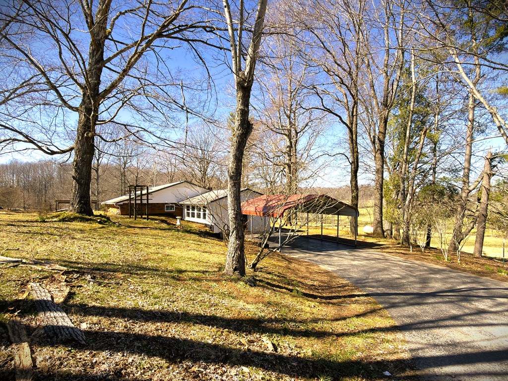 1152 Dogwalk Rd - Photo 2