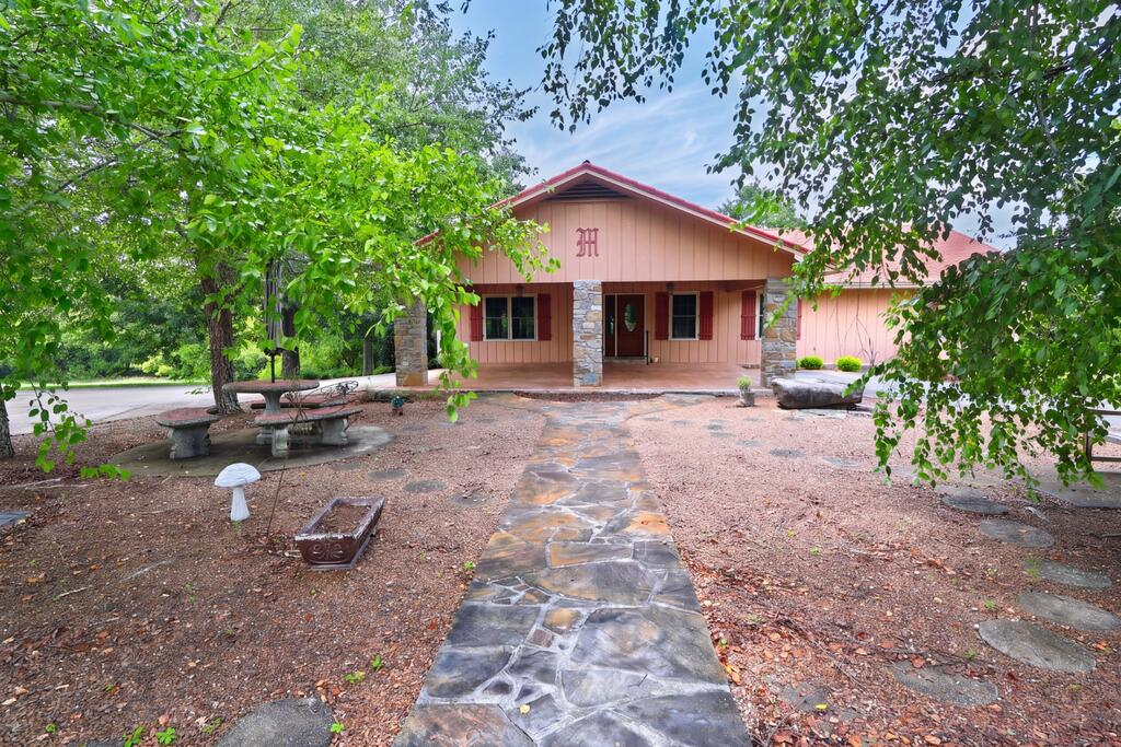 20 Riverbend Ln