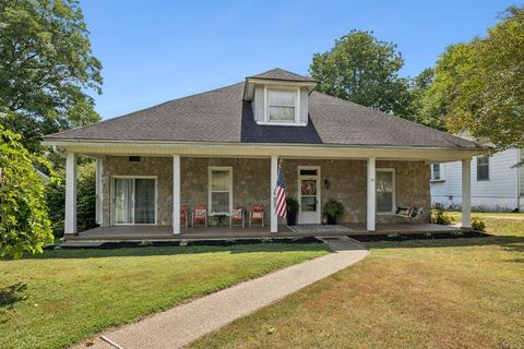 56 Main Street E Gordonsville TN 38563