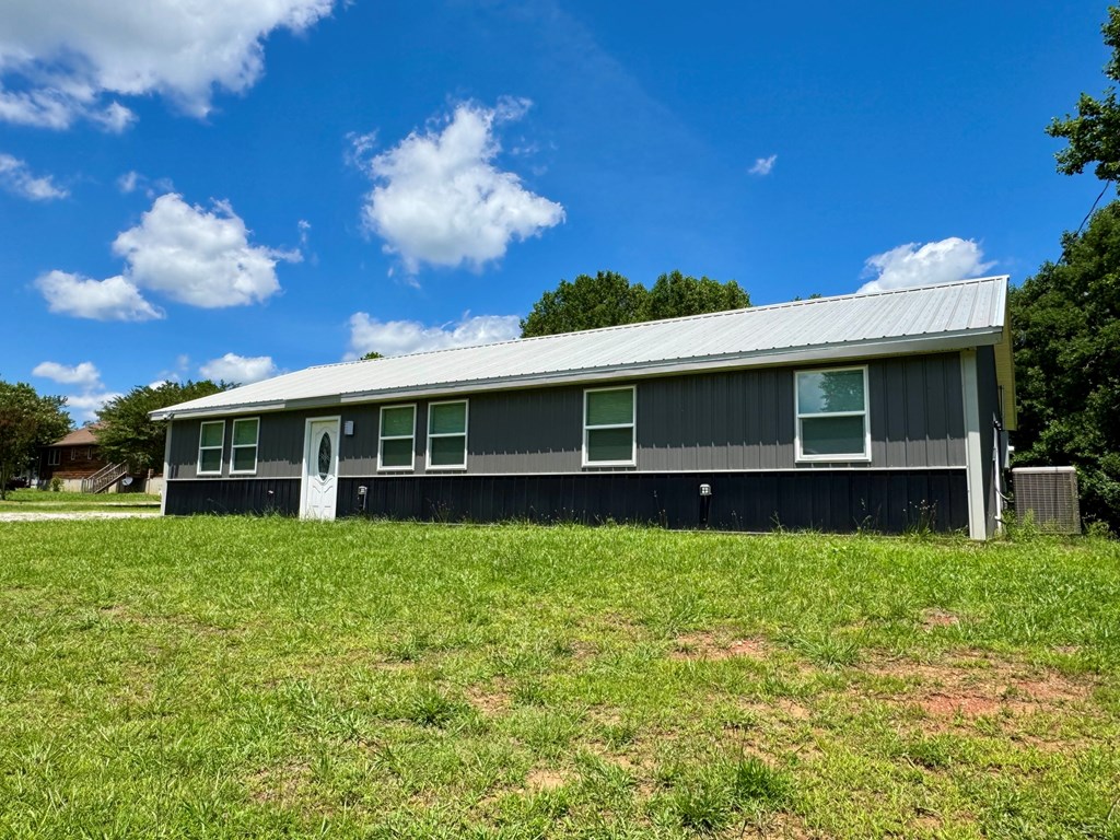 1025 Center Ln - Photo 3