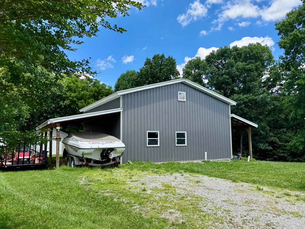 1025 Center Ln - Photo 4