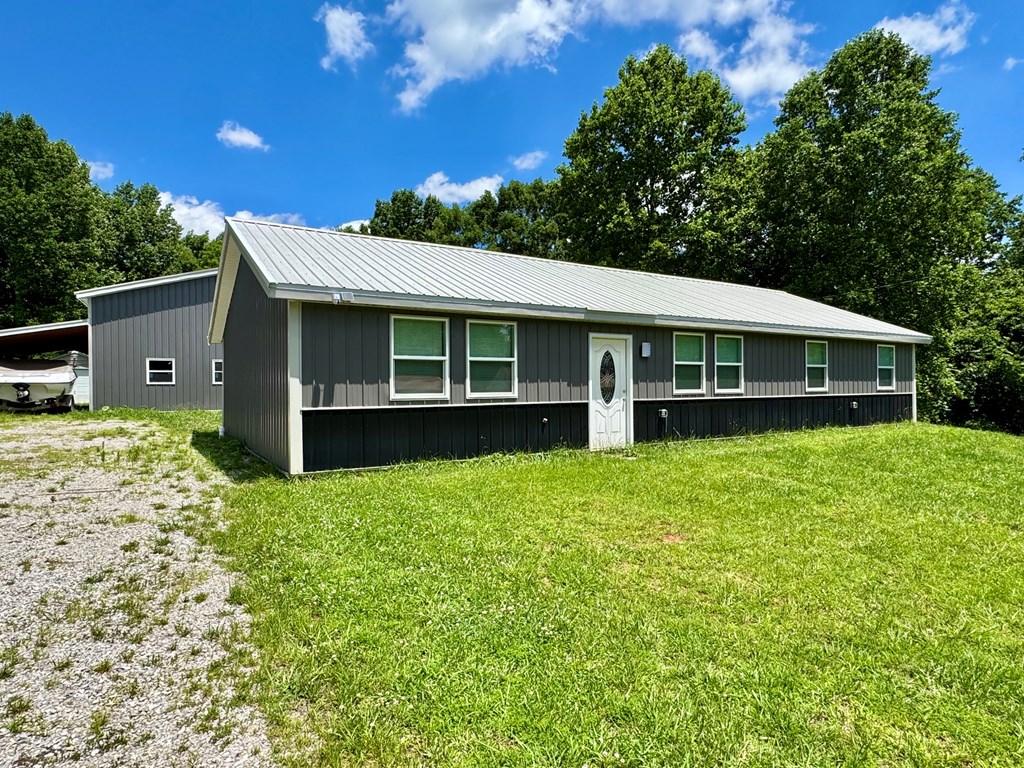 1025 Center Ln - Photo 2