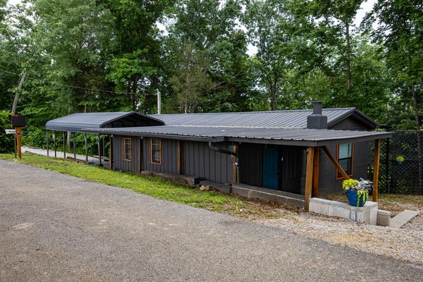 655 MARY GARDNER RD, SPARTA, TN 38583 - Image aeb2aae3e5ed2d55d6e75ec98d89bf4c/3730577675