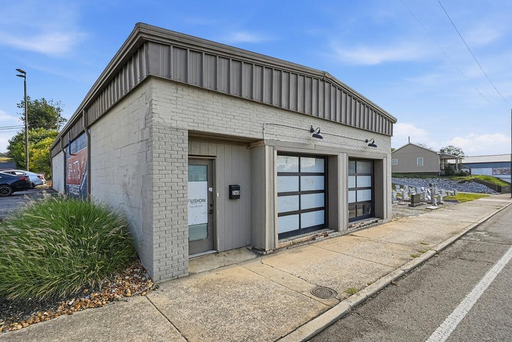 Photo 1 of 24 — 260 W Bockman Way, Sparta, TN 38583