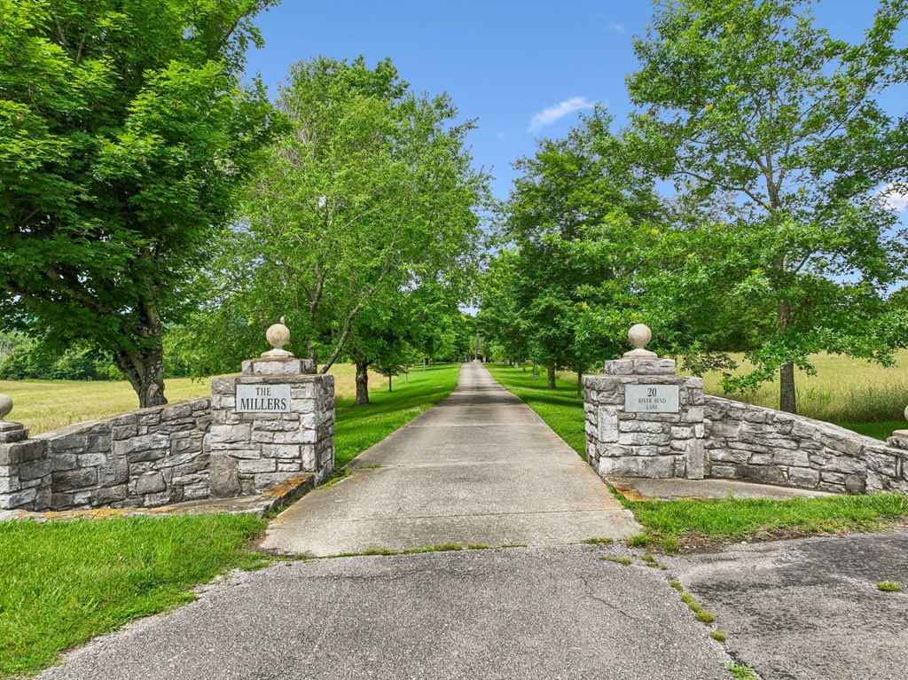 20 Riverbend Ln
