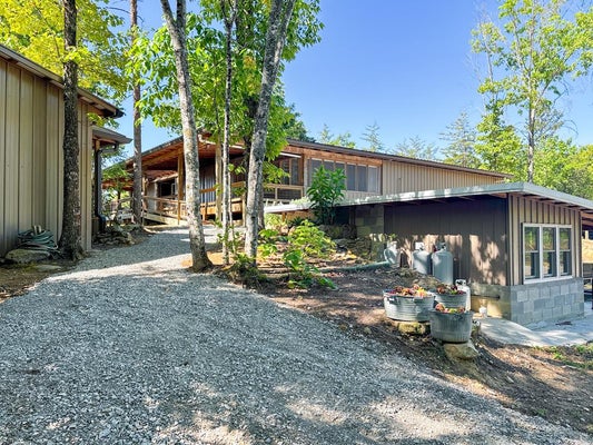 564 DEEP BRANCH LN, WILDER, TN 38589 - Image e6da21ddb31493d3a6e0ef73e22ee6f4/535794418