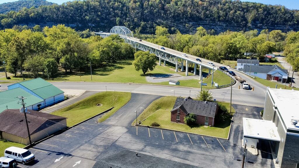 101 Upper Ferry Rd