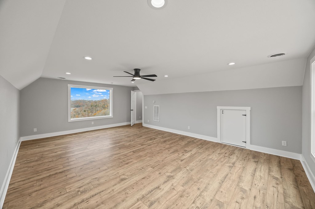 Byrdstown, Tennessee, 38549, United States, 5 Bedrooms Bedrooms, ,5 BathroomsBathrooms,Residential,Active,1994961