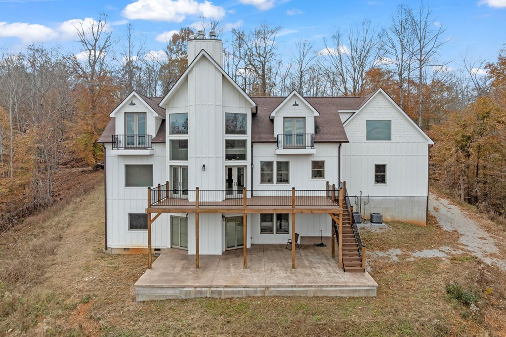 Byrdstown, Tennessee, 38549, United States, 5 Bedrooms Bedrooms, ,5 BathroomsBathrooms,Residential,Active,1994961