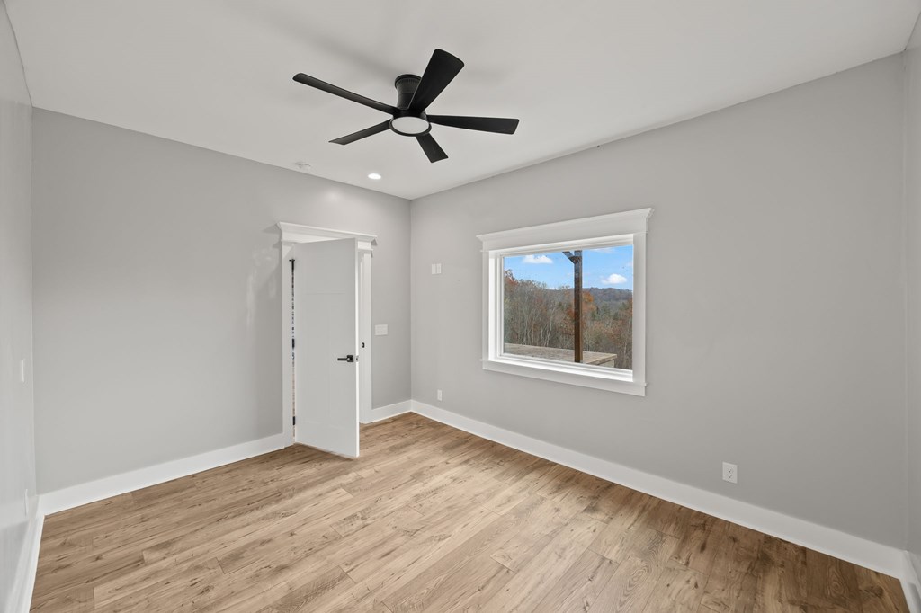 Byrdstown, Tennessee, 38549, United States, 5 Bedrooms Bedrooms, ,5 BathroomsBathrooms,Residential,Active,1994961