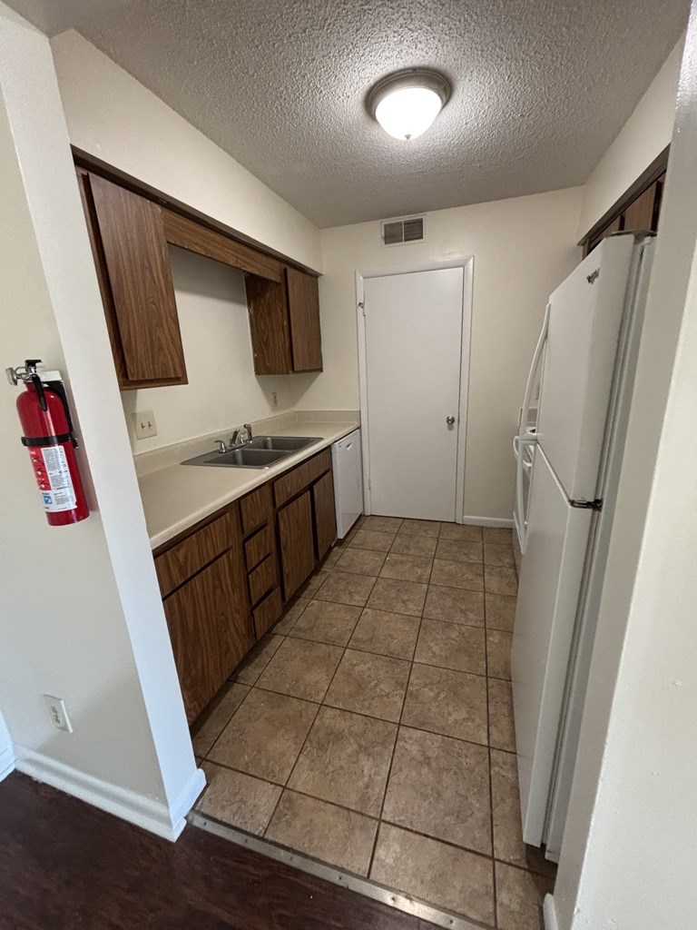 235 Vinewood Rd Unit B6