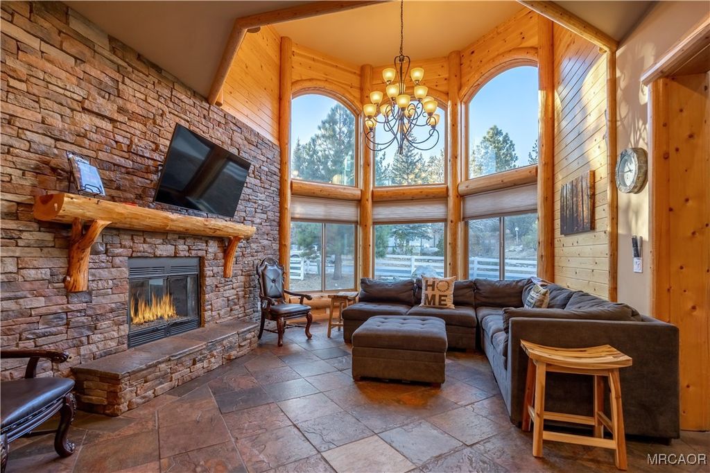Photo of 325 Stony Creek Road, Big Bear Lake, CA 92315 (MLS # 32502211)