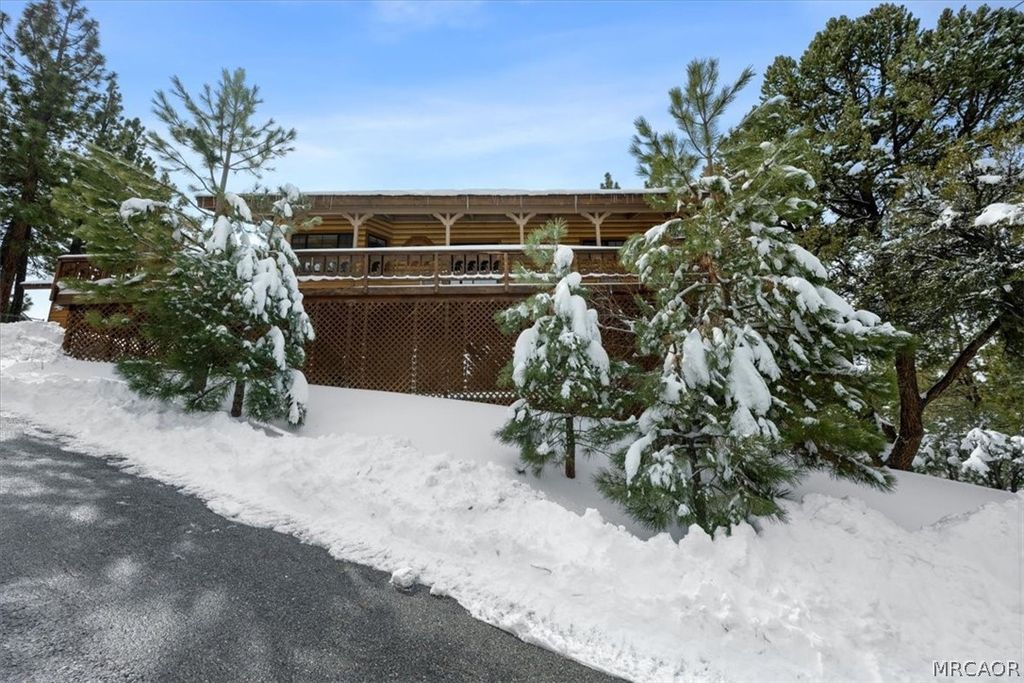Photo of 1304 Malabar Way, Big Bear City, CA 92314 (MLS # 32600353)