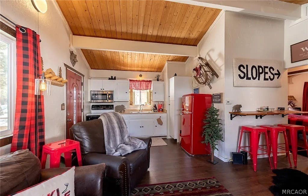 Photo of 742 Cedar Lane, Sugarloaf, CA 92386 (MLS # 32601852)