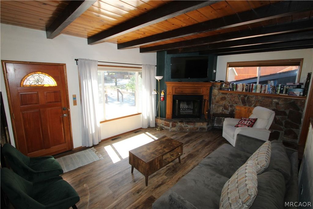 Photo of 406 Quail Drive, Big Bear Lake, CA 92315 (MLS # 32600231)