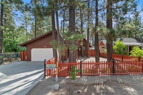 Photo of 447 Crane Drive, Big Bear Lake, CA 92315 (MLS # 32502239)