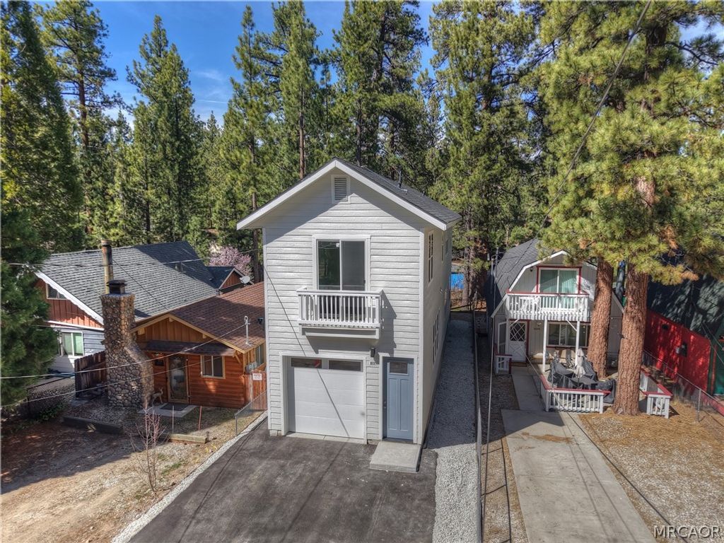 Photo of 911 Sugarloaf Boulevard, Big Bear City, CA 92314 (MLS # 32600612)