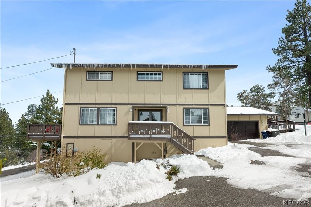 Photo of 1310 Malabar Way, Big Bear City, CA 92314 (MLS # 32600352)