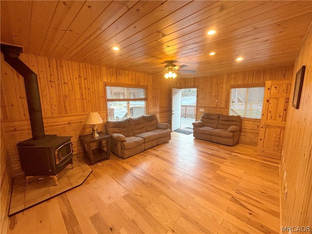 Photo of 33308 Iris Drive, Green Valley Lake, CA 92341 (MLS # 32600388)