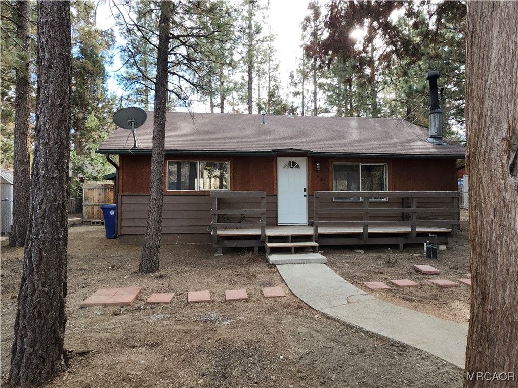 Photo of 532 E Meadow Lane, Big Bear City, CA 92314 (MLS # 32502742)